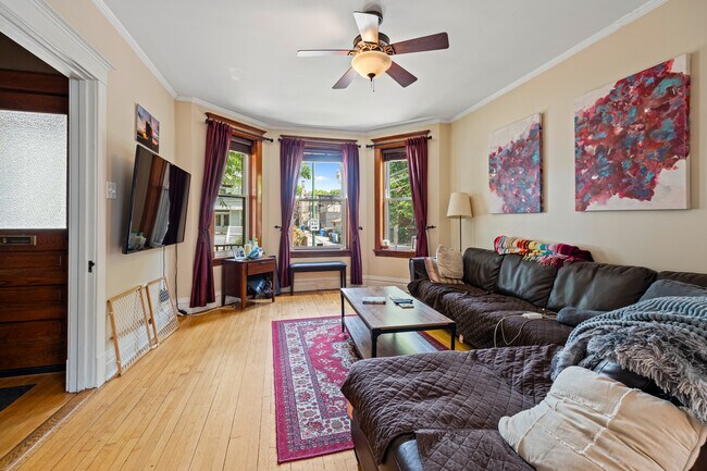 Foto del edificio - 3614 N Hoyne Ave