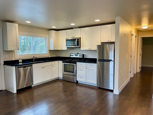 Foto del edificio - Juniper Street Duplex