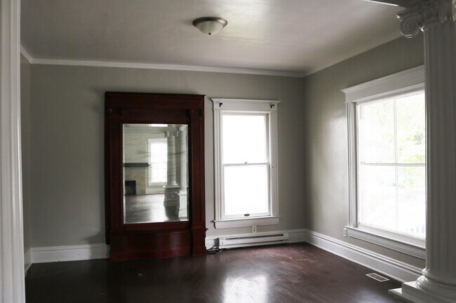 Building Photo - 617 W Decatur St