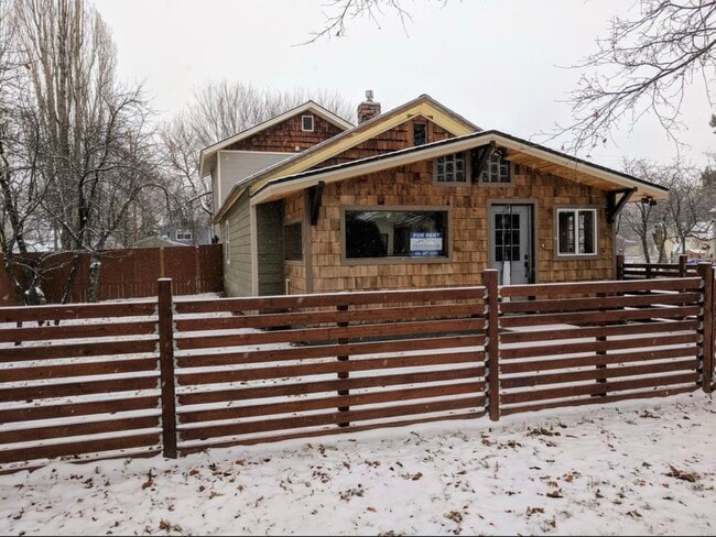 Building Photo - 2bed/1bath in Kalispell