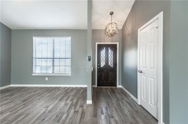 Building Photo - 2022 E Branch Hollow Dr