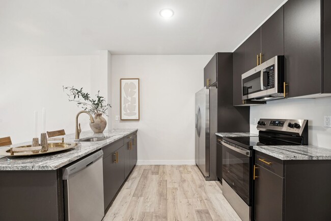 Interior Photo - 227 North Walnut