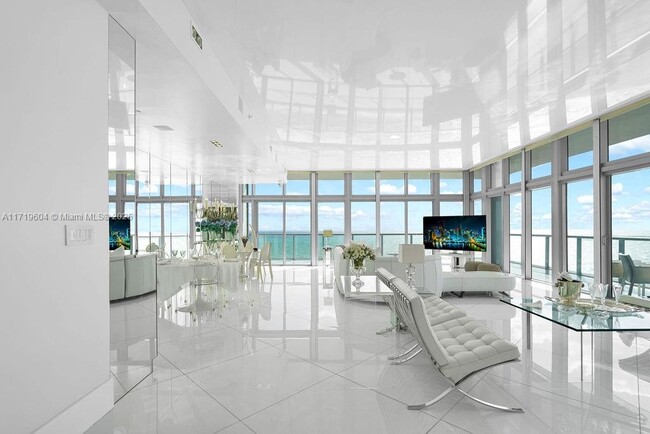 Foto del edificio - 3737 Collins Ave