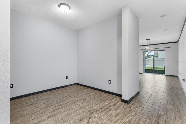 Building Photo - 15211 Willow Arbor Cir