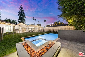 Building Photo - 530 S Bentley Ave