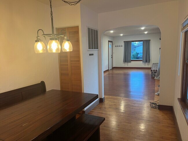 Foto del edificio - 929 E 57th St