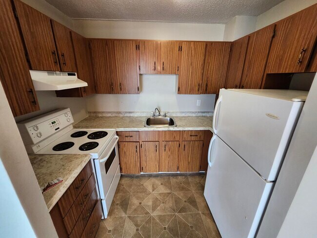 Building Photo - 411 Ellerdale St