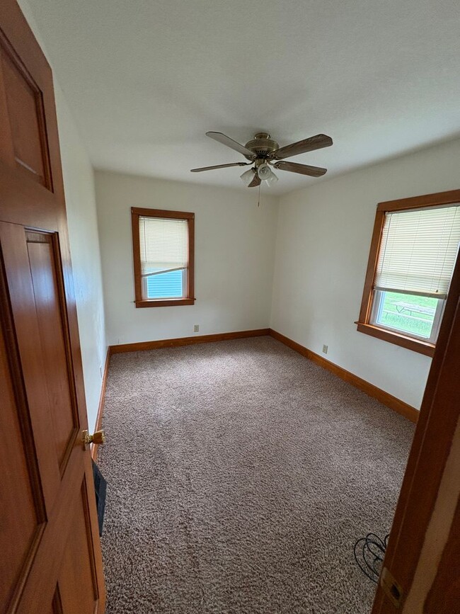 Building Photo - 3 bedroom 1 ba single family home