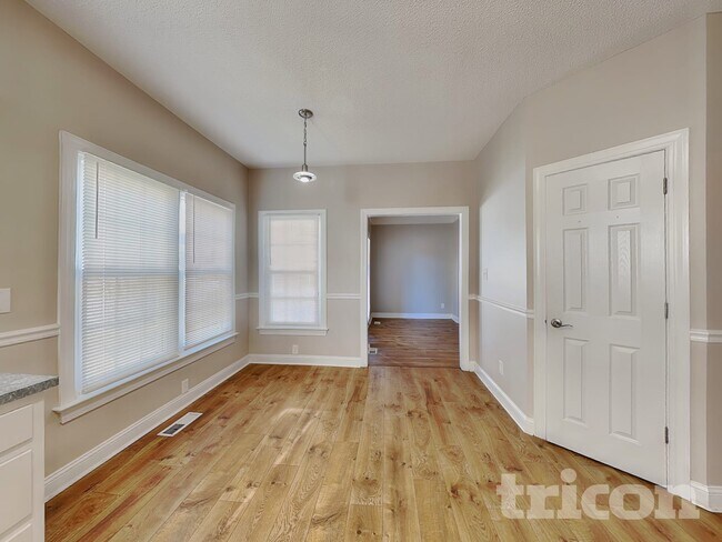 Foto del edificio - 622 Commander Dr