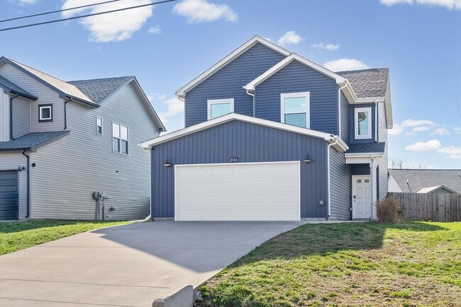 Building Photo - 3 Bedroom 2 1/2 Bath Home For Rent Near Post!