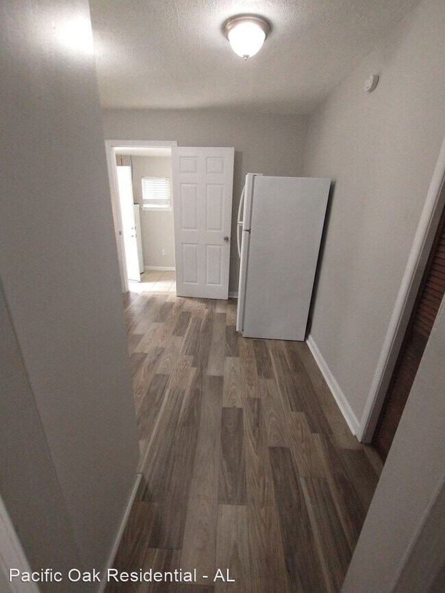 Building Photo - 3 br, 1 bath House - 239 Lake Drive Cir NE