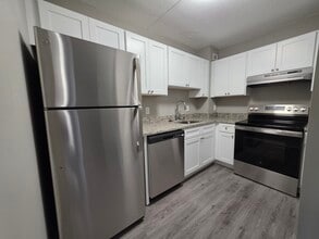 Building Photo - 15 S Point Dr