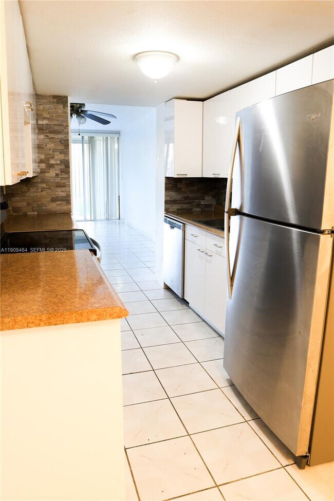 Building Photo - 9210 Fontainebleau Blvd