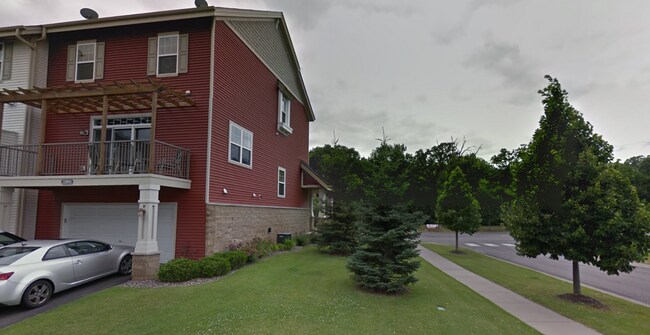 Building Photo - 11941 Emery Village Dr N