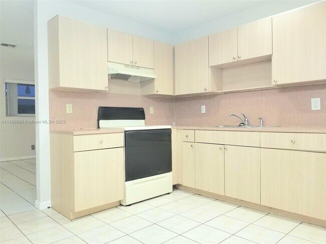 Foto del edificio - 5820 SW 27th St