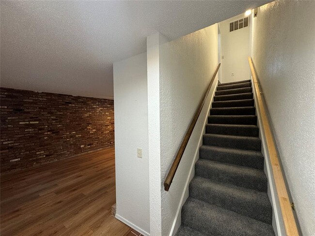 Building Photo - 3325 Brookhollow Ct