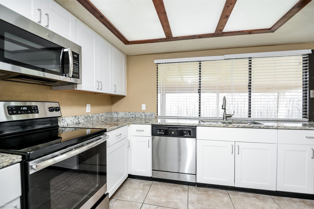 3 br, 2 bath House 14606 Leacrest Dr House for Rent in Houston, TX