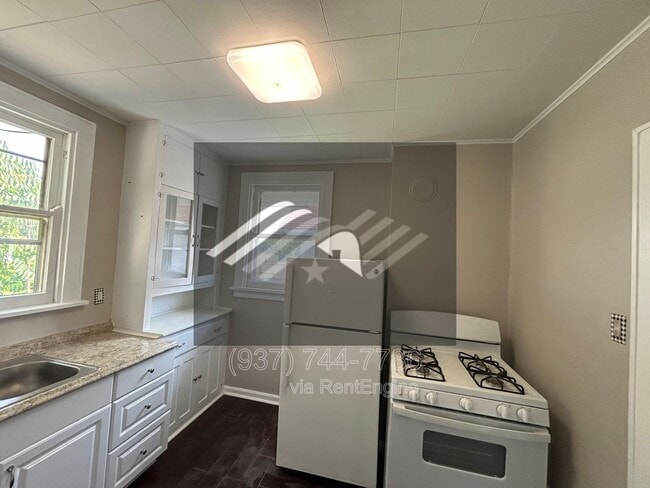 Building Photo - 5563 Bosworth Pl