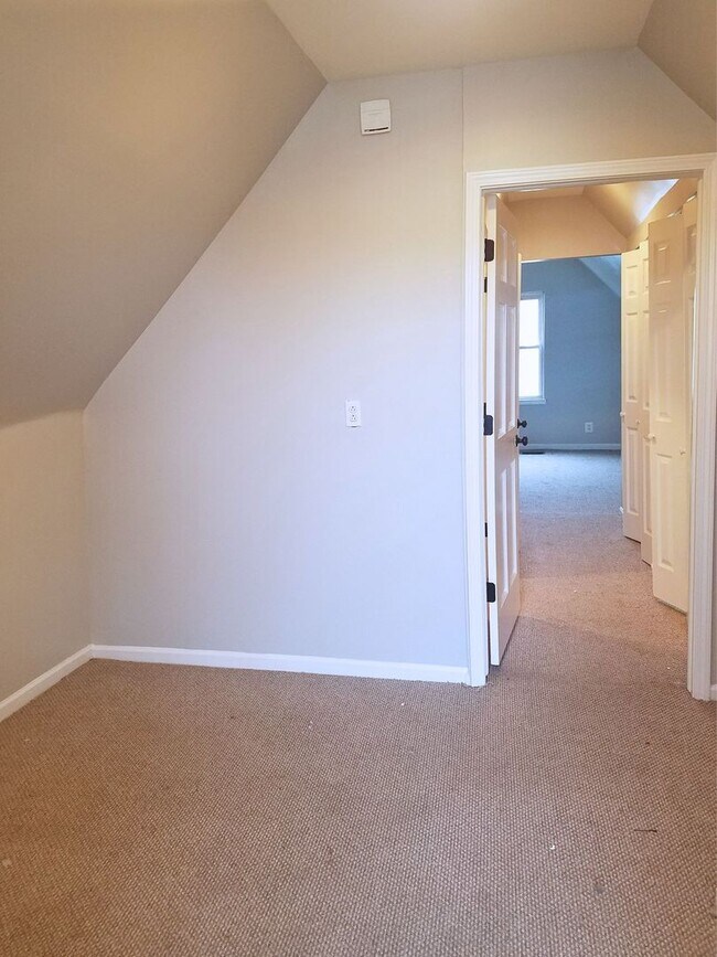 Building Photo - 2308 N Mango Ave