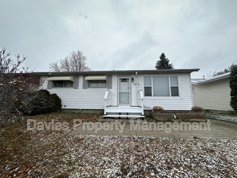 Primary Photo - 6704-6132 132 Ave NW