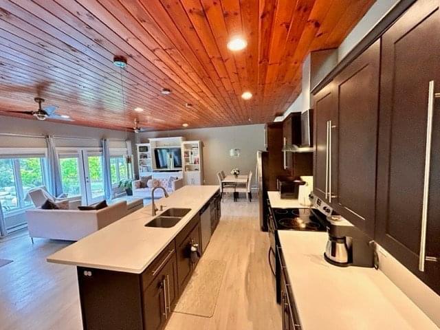 Foto del edificio - 329 N Sunset Dr