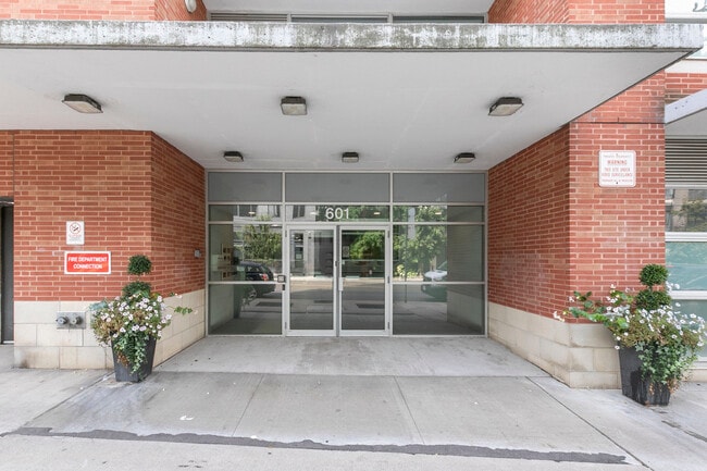 Building Photo - 309-601 Kingston Rd