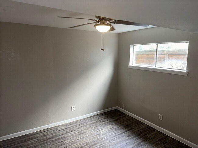 Foto del edificio - 4525 Balkin St