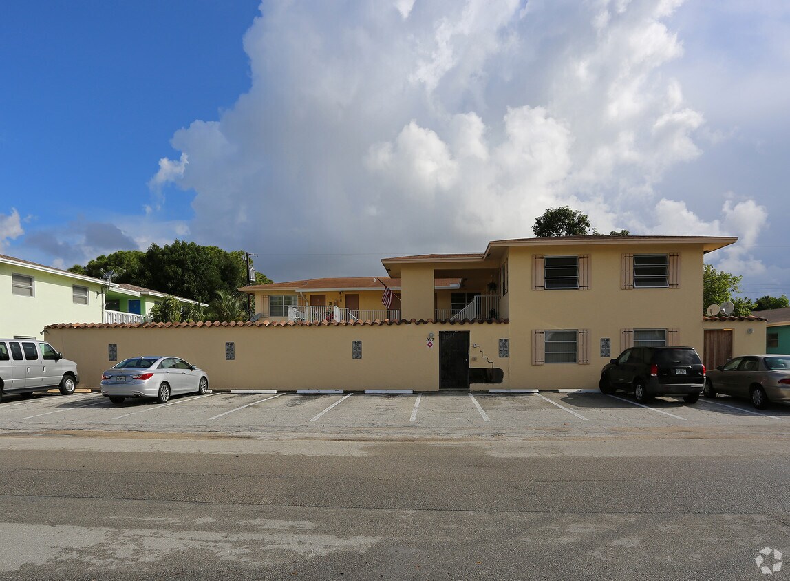 Building Photo - Spanish Manor