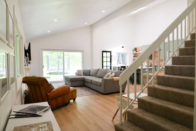 Building Photo - STUNNING REMODEL! Two story 3 bedroom 2.5 ...