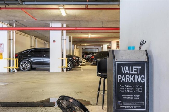 Building Photo - 401 N Birch Rd