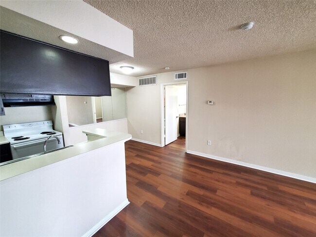 Building Photo - 250 El Dorado Blvd