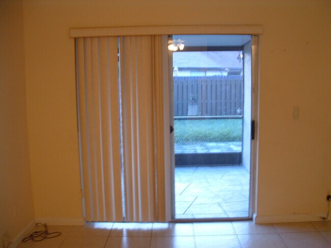 Foto del edificio - 5667 Barnstead Cir