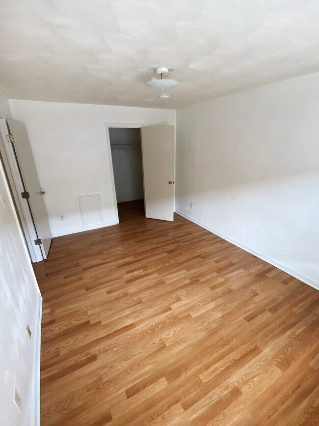 Foto del edificio - 909 Montgomery St NW