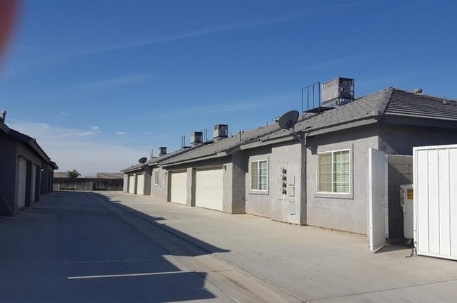 Building Photo - 653 Blue Mountain Way