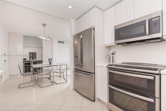 Foto del edificio - 5555 Collins Ave