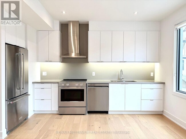 Building Photo - 155 Dovercourt Rd