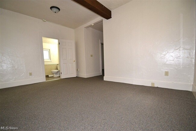 Building Photo - 450 Allyn St
