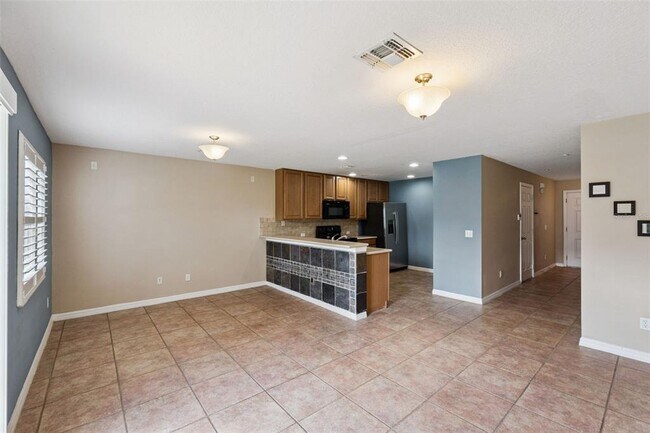 Building Photo - 12648 Somerset Oaks St