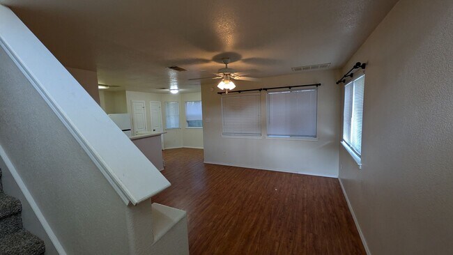 Foto del edificio - 819/821 Sagewood