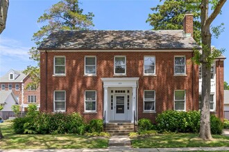 Building Photo - 315 Ellington Ave E
