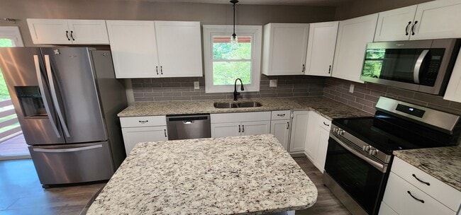 Building Photo - Woodland Hills