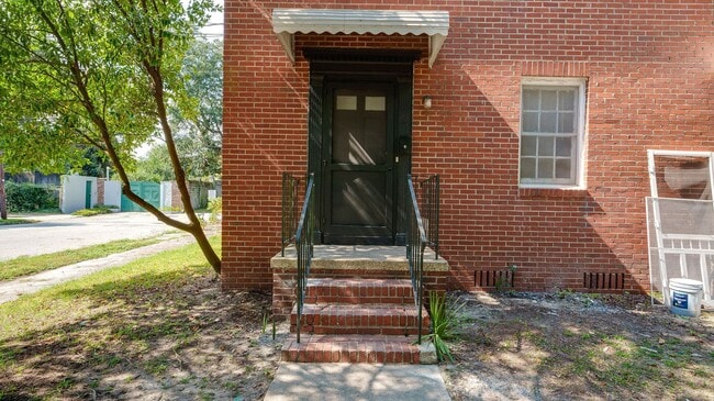 Building Photo - 2 Bedroom 1.5 Bath Townhouse in Wagener Te...