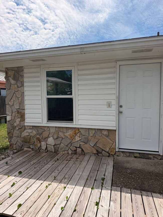 Building Photo - 6218 Hilltop Ave