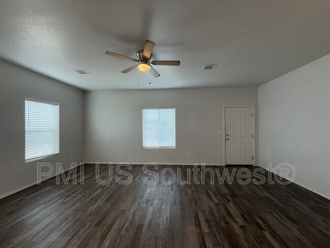 Building Photo - 8700 E Loos Dr