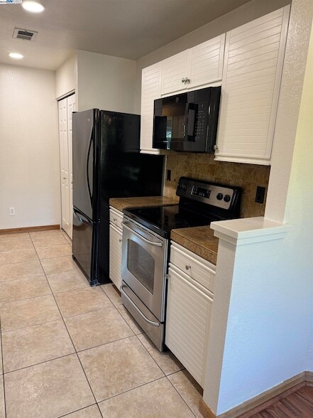 Building Photo - 7765 Canyon Meadows Cir