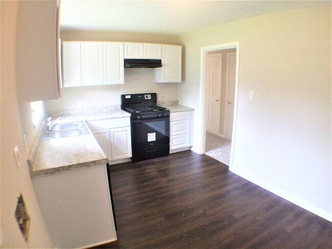 Foto del edificio - Quaint 3 Bed 1 Bath Home w Lush Landscaping!