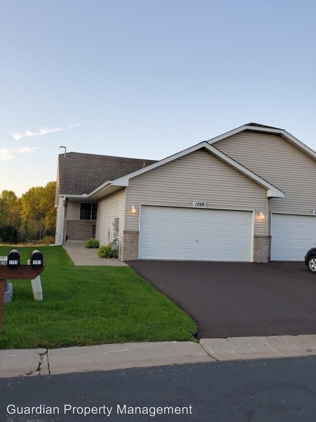 Primary Photo - 3 br, 3 bath House - 1709 Lakeridge Way