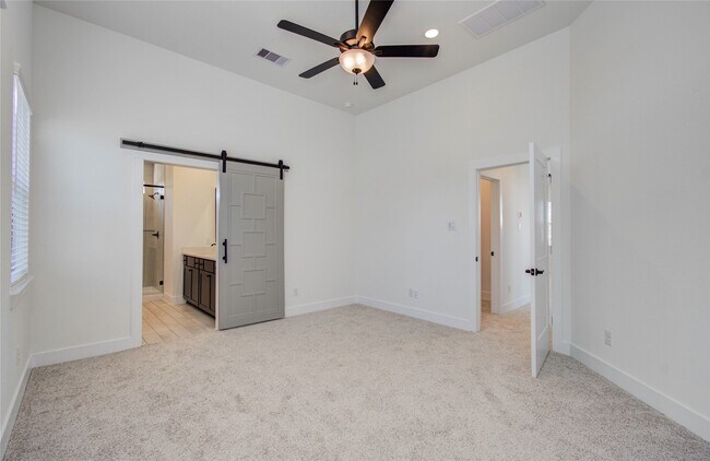 Foto del edificio - 15110 Dry Crk Jct Pl