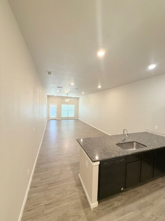 Building Photo - 9709 Saratoga Ave