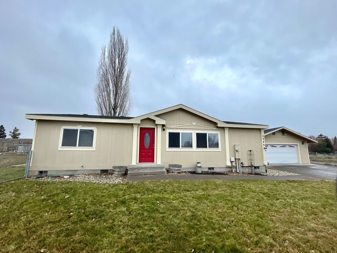 Primary Photo - 3 Bedroom, 2 Bath